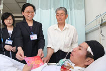 市一院开展为住院病人送生日贺卡活动