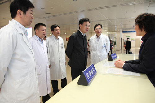 张家港市市长姚林荣一行来我院实地考察