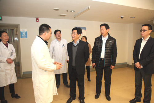 市卫生局局长朱兴华来院视察工作