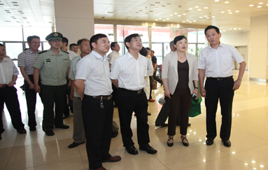 市领导来我院进行安全生产大检查