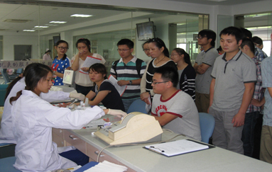 市卫生局领导来院高温慰问