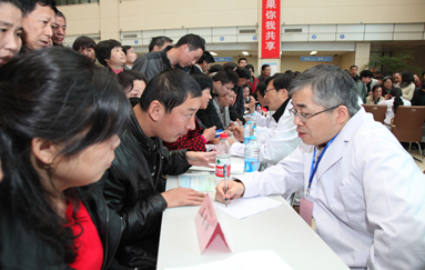 上海专家在市一院开展大型义诊