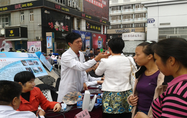 我院医务人员参加“江苏慈善周”大型公益广场活动