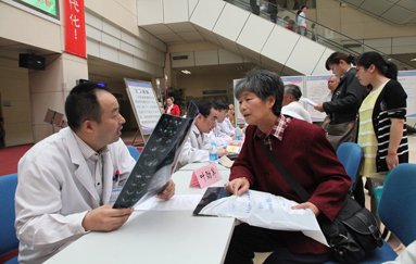 江苏省肿瘤医院放射治疗专家来我院义诊