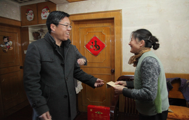 我院领导走访慰问离退休老同志及困难职工