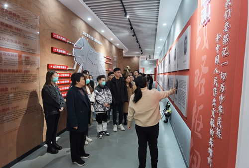 我院团委开展“缅怀革命先烈 传承红色基因”主题祭扫活动