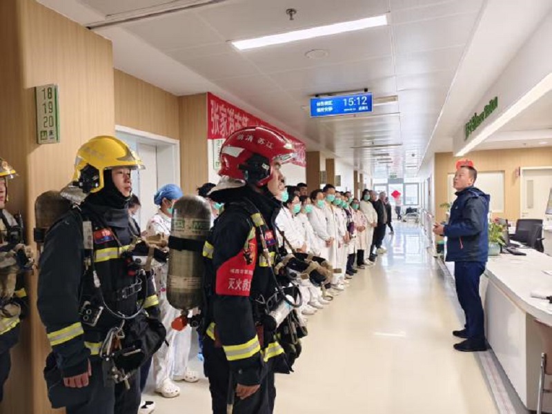 以练筑防 守护医院安全 ——市一院开展七号楼急诊创伤外科消防灭火疏散演习