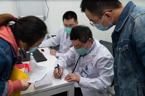 我院召开疫情防控工作专题会议